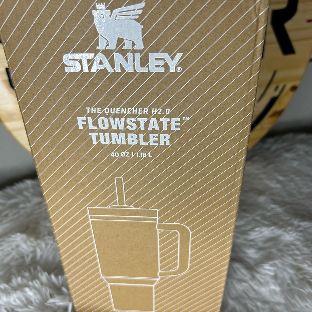 Stanley Rose Quartz The Quencher H2.0 Flowstate 40 oz Tumbler. Brand new